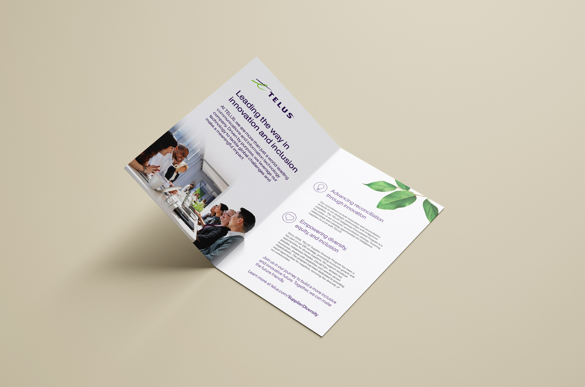 Folded_Business_Card_Mockup_1ss